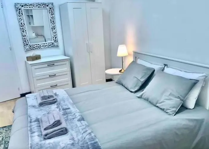 Unique Phaneromenis 41 - Down Town Pensionat